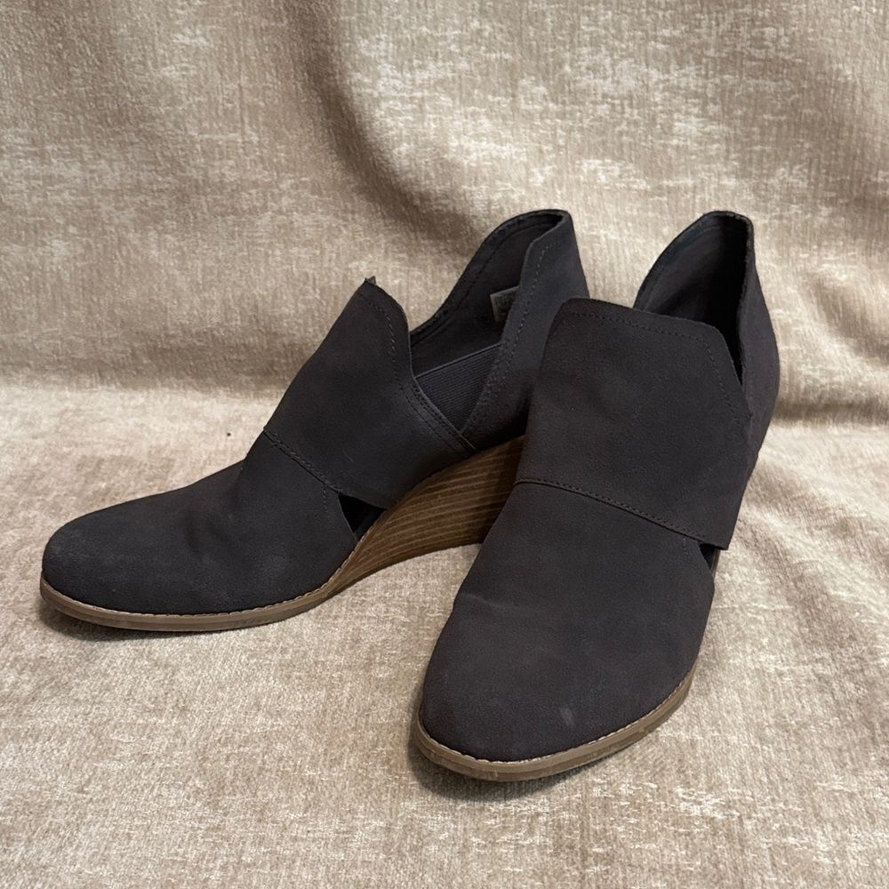 Toms Kallie Cutout Ankle Boots
